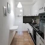 Apartment Hommy Lab - Stylish And Modern With Super Kitchen, Separate Entrance, Free Parking *