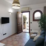 Hommy Lab - Stylish And Modern With Super Kitchen, Separate Entrance, Free Parking * Olbia