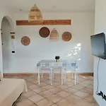 Hommy Lab - Stylish And Modern With Super Kitchen, Separate Entrance, Free Parking Apartment *
