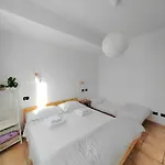 Apartment Hommy Lab - Stylish And Modern With Super Kitchen, Separate Entrance, Free Parking *