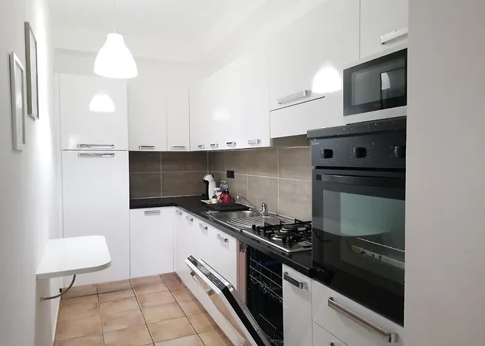 Hommy Lab - Stylish And Modern With Super Kitchen, Separate Entrance, Free Parking