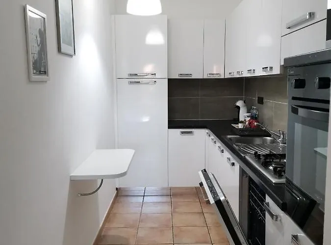 Apartamento Hommy Lab - Stylish And Modern With Super Kitchen, Separate Entrance, Free Parking *