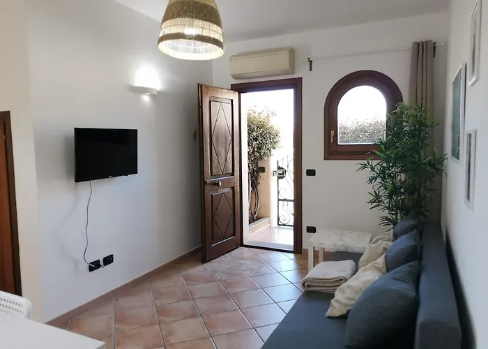 Hommy Lab - Stylish And Modern With Super Kitchen, Separate Entrance, Free Parking * Olbia