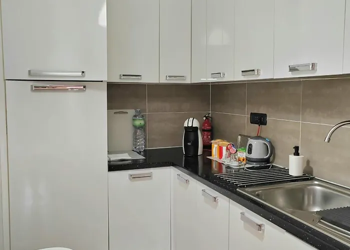 Hommy Lab - Stylish And Modern With Super Kitchen, Separate Entrance, Free Parking Apartamento *