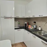 Hommy Lab - Stylish And Modern With Super Kitchen, Separate Entrance, Free Parking شقة *