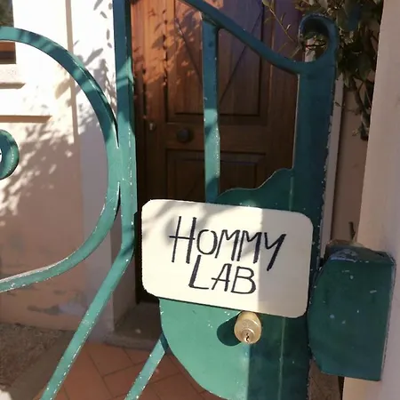 Hommy Lab - Stylish And Modern With Super Kitchen, Separate Entrance, Free Parking *