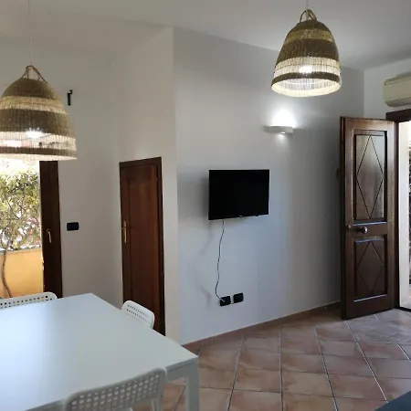 Hommy Lab - Stylish And Modern With Super Kitchen, Separate Entrance, Free Parking Apartamento