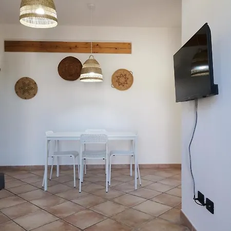 Hommy Lab - Stylish And Modern With Super Kitchen, Separate Entrance, Free Parking