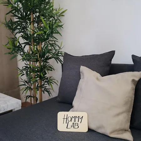 Hommy Lab - Stylish And Modern With Super Kitchen, Separate Entrance, Free Parking *