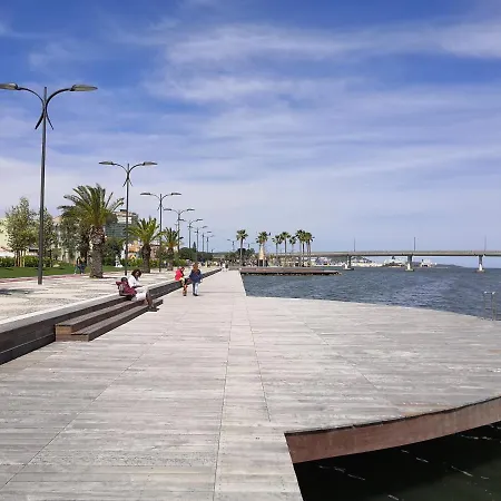 Hommy Lab - Stylish And Modern With Super Kitchen, Separate Entrance, Free Parking Apartman