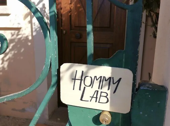 Hommy Lab - Stylish And Modern With Super Kitchen, Separate Entrance, Free Parking *