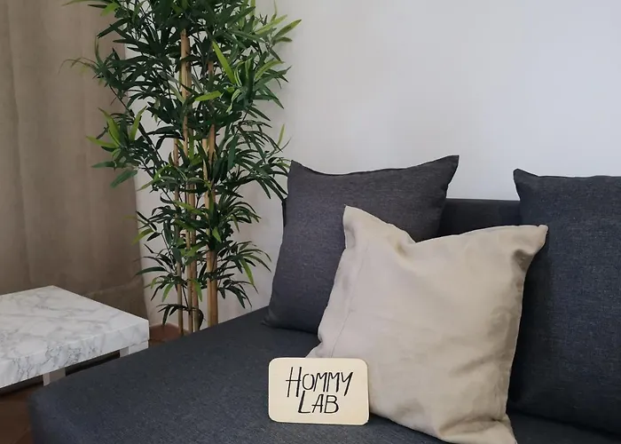 Hommy Lab - Stylish And Modern With Super Kitchen, Separate Entrance, Free Parking *