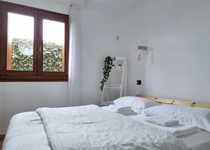 Апартаменты Hommy Lab - Stylish And Modern With Super Kitchen, Separate Entrance, Free Parking *